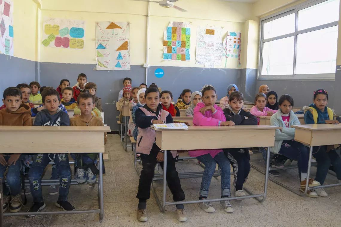 طلاب داخل إحدى المدارس في دير الزور – أرشيفية / UNICEF – Bashar Al-Kheder