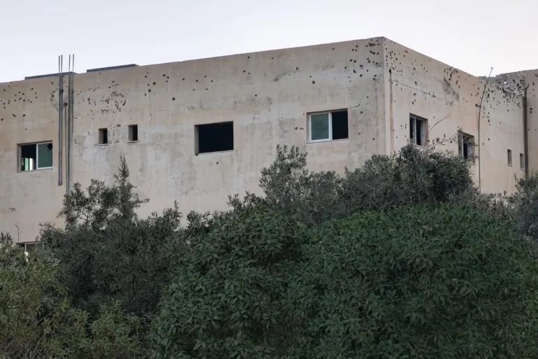 قوات الأمن الأردنية اشتبكت مع منفذي الهجوم داخل منزل مهجور بقرية الجديدة لنحو 3 ساعات - الجزيرة