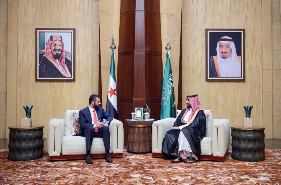 ولي العهد السعودي الأمير محمد بن سلمان يستقبل في الرياض الرئيس السوري أحمد الشرع