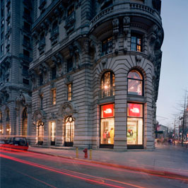 North face outlet in new york state logo