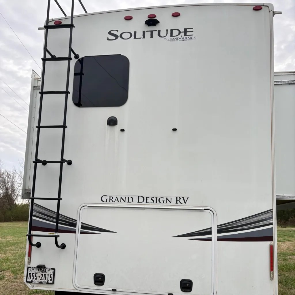 Exterior – Rear 1