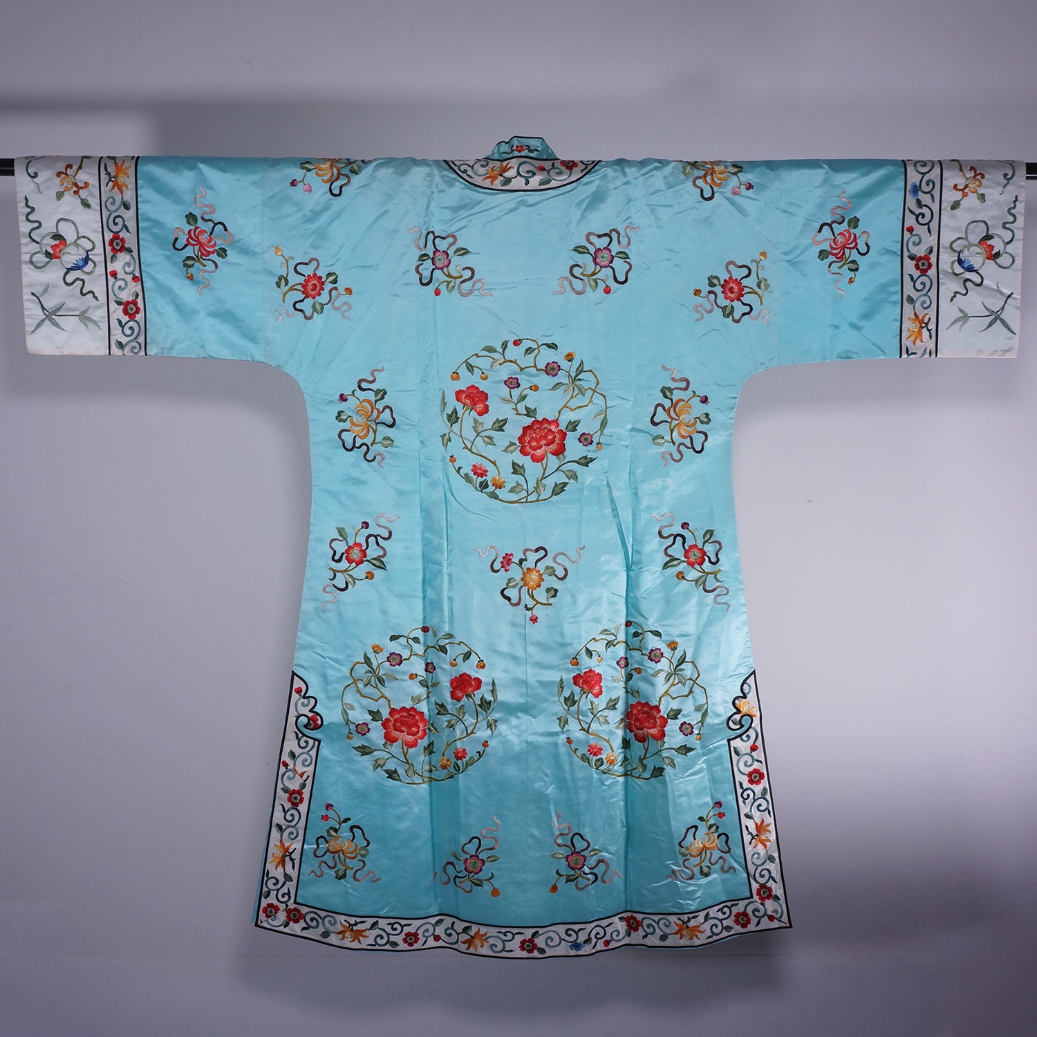 C. 1912-1949 民国 天蓝地刺绣四季花卉图锦衣