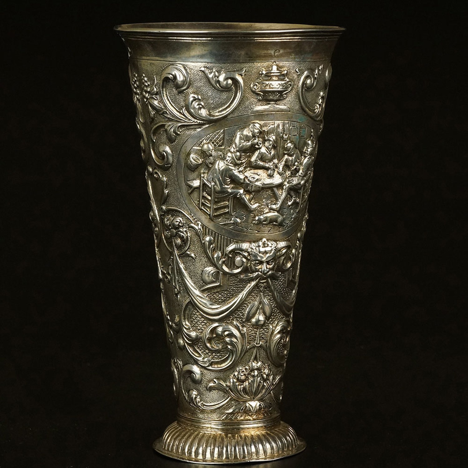 18世纪 人物故事图银杯花插 ©️Hou Mengwei