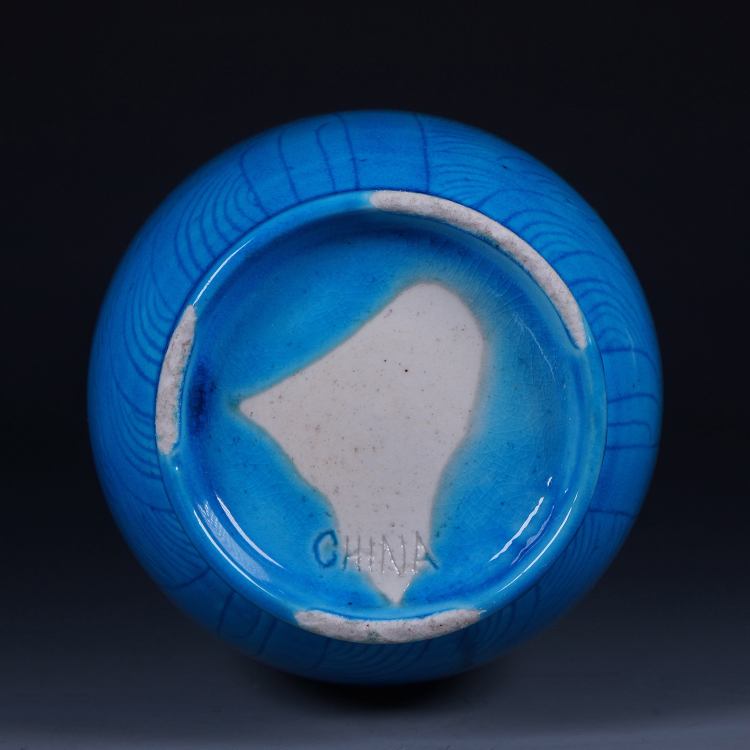 C. 1912-1949 民国 孔雀蓝釉暗刻海兽纹棒槌瓶