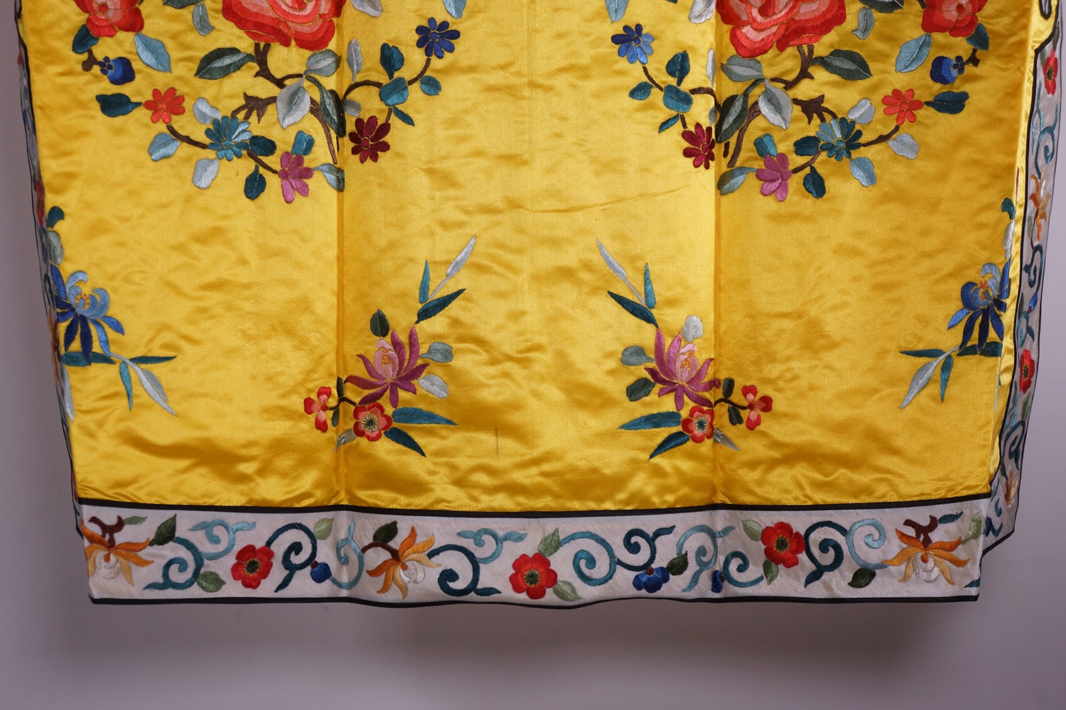 C. 1912-1949 民国 明黄地刺绣四季花卉图锦衣