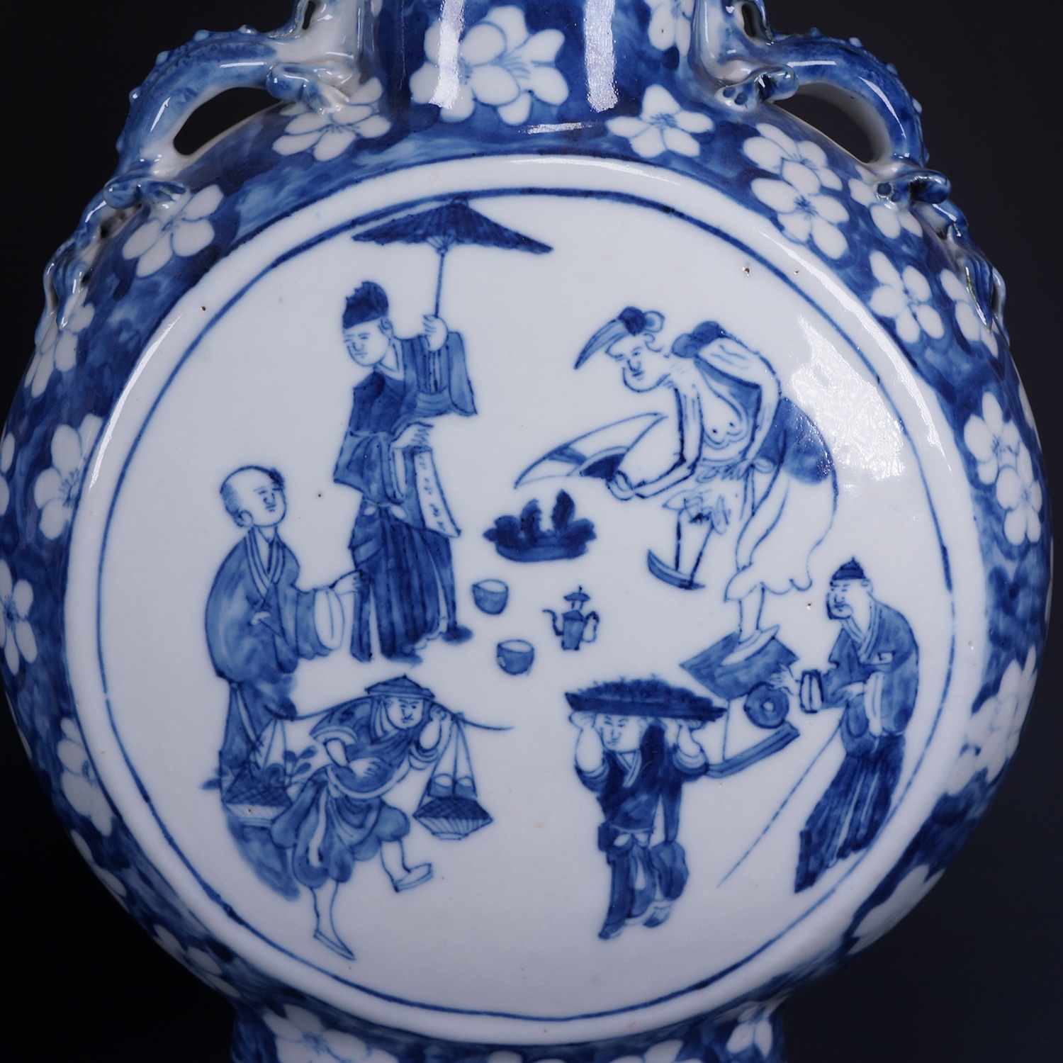 C. 1875-1908 清 光绪 青花冰梅纹开光人物故事图抱月瓶一对