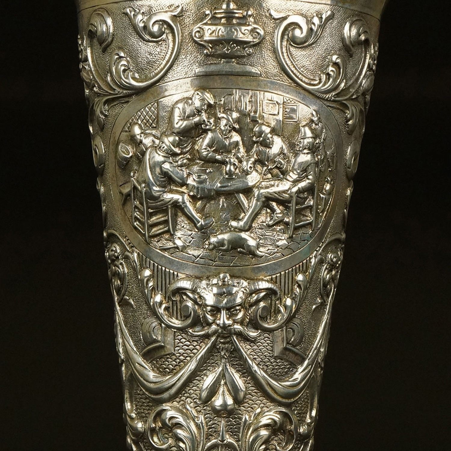 18世纪 人物故事图银杯花插 ©️Hou Mengwei