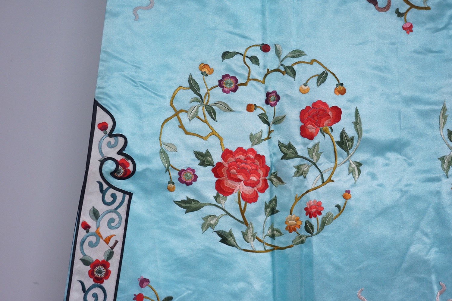 C. 1912-1949 民国 天蓝地刺绣四季花卉图锦衣