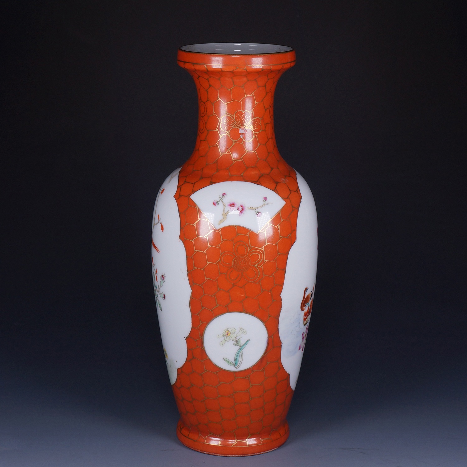 20<sup>th</sup>C. 珊瑚红描金冰梅纹开光花鸟图盘口瓶