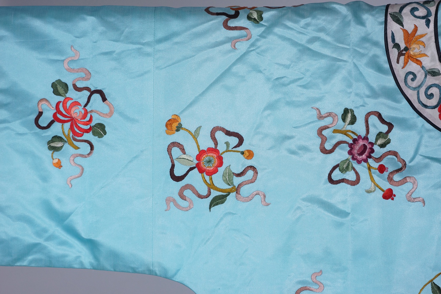 C. 1912-1949 民国 天蓝地刺绣四季花卉图锦衣