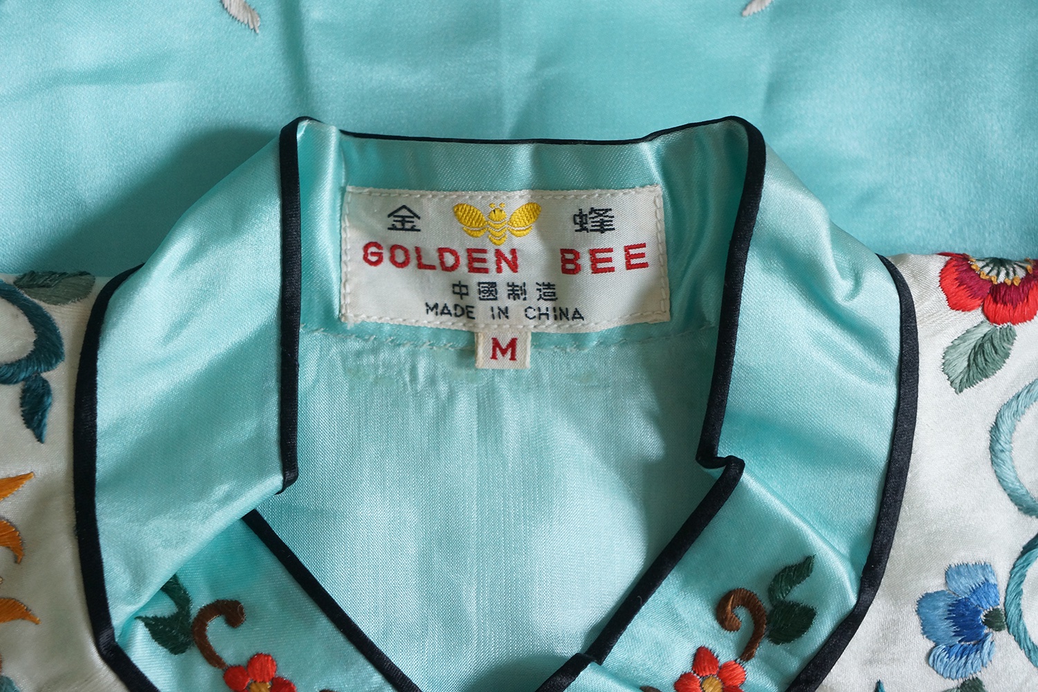 C. 1912-1949 民国 天蓝地刺绣四季花卉图锦衣