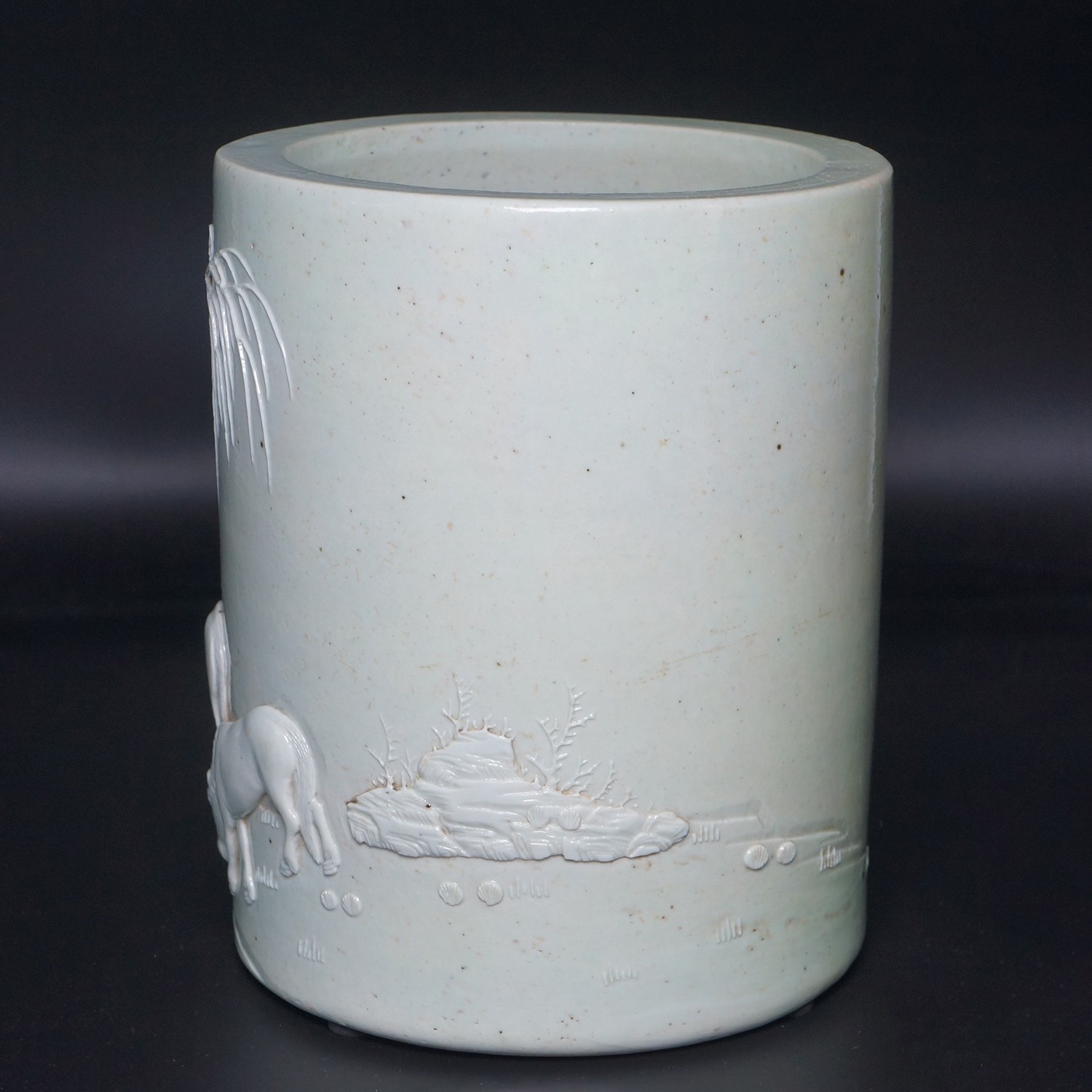 清時代 【王炳荣作】在銘 雕瓷虎獸松林文筆筒 白磁 文房具(Y-8) Chinese typewriter — China Comes To MIT