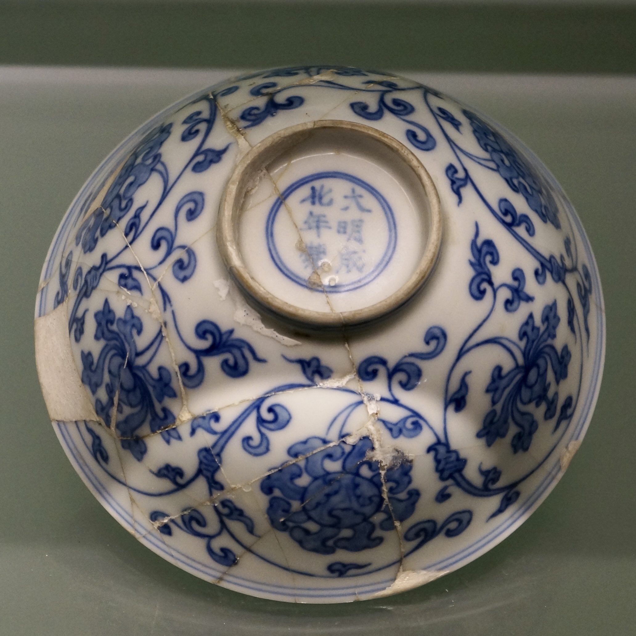 C. 1465-1487 明 成化 青花缠枝莲纹碗 ©️Hou Mengwei
