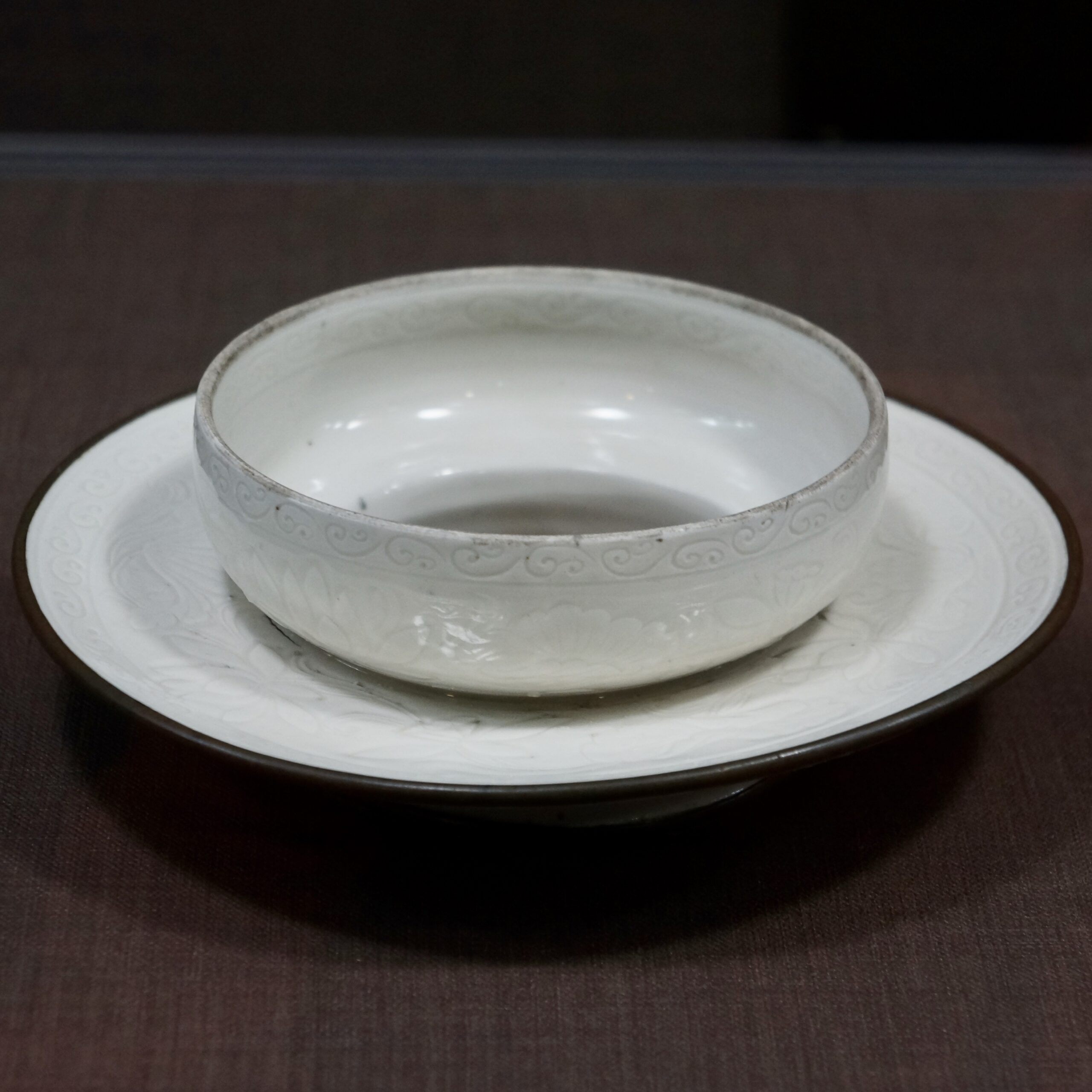 美術 大明成化年製在銘染付海水龍紋大盤古物保証( (A-7)美術 大明成化 