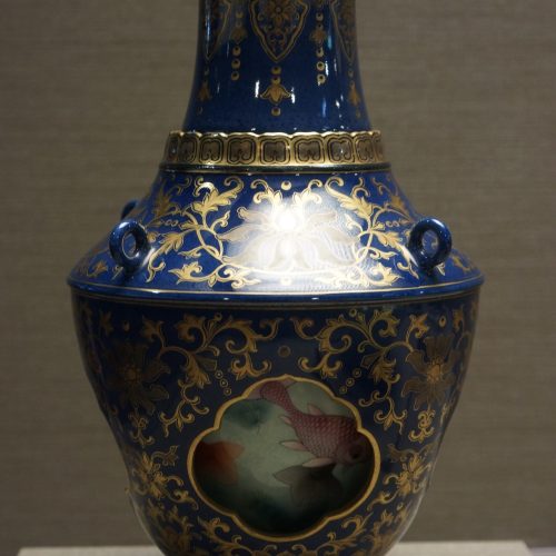 C. 1736-1796 清 乾隆 霽青描金游魚轉心瓶