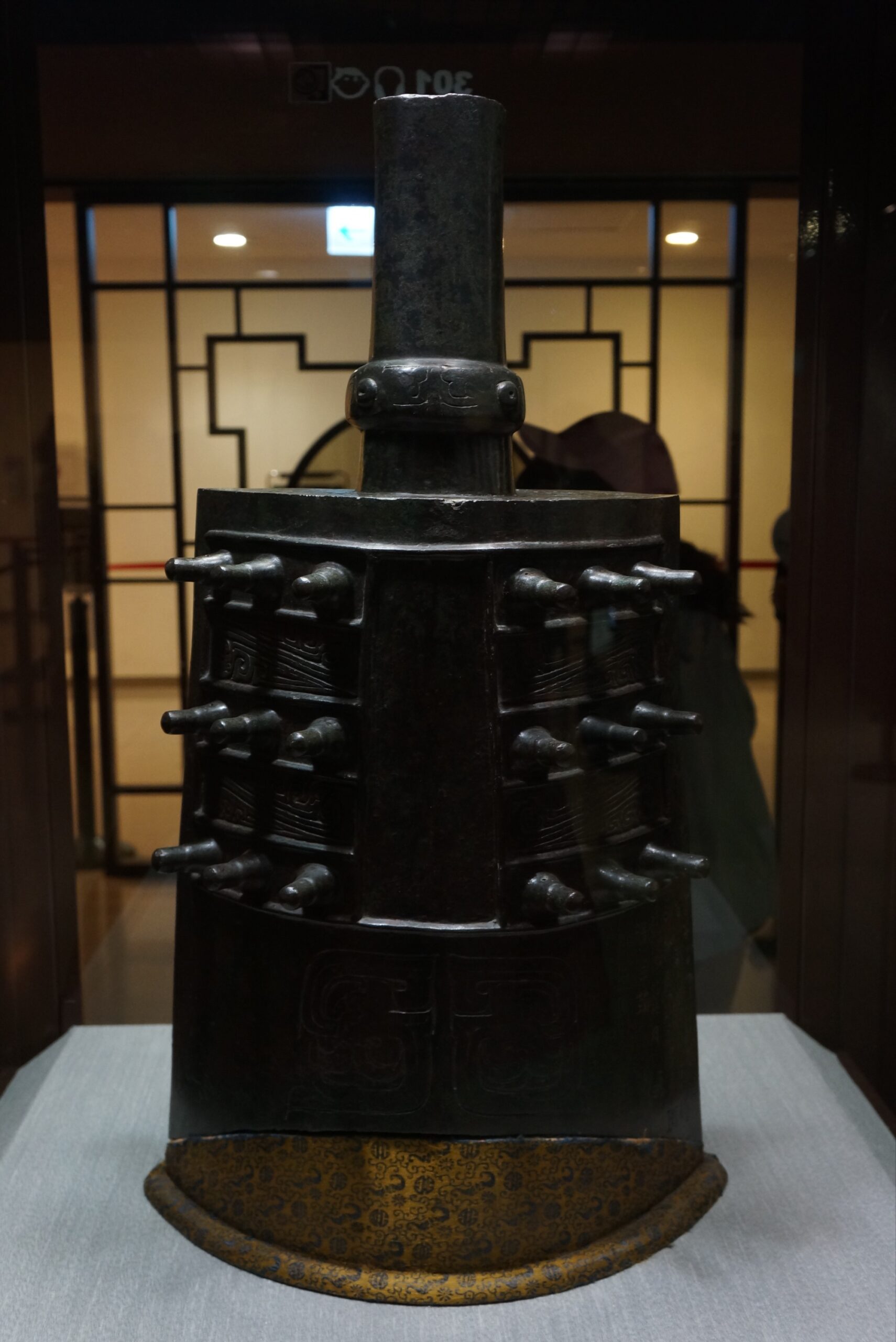 西周晚期(厉王世) 宗周钟 ©️Hou Mengwei