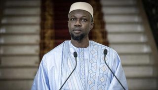 سونغو يعلن خفض أسعار الكهرباء و الوقود و الغاز في السنغال بعد ثمانية أشهر من الإصلاحات