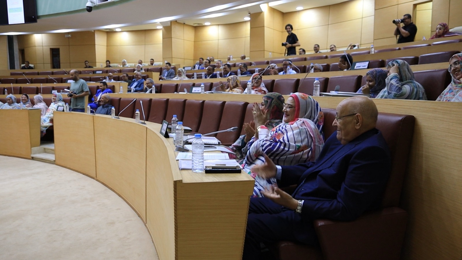دورة جهة العيون الساقية الحمراء : غياب لافت لأعضاء المعارضة بمجلس الجهة يُثير التساؤلات حول تمثيلية الساكنة