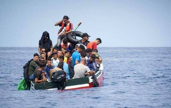 وصول قارب يحمل 30 مهاجرا من سواحل طانطان إلى جزيرة لانزاروت الإسبانية