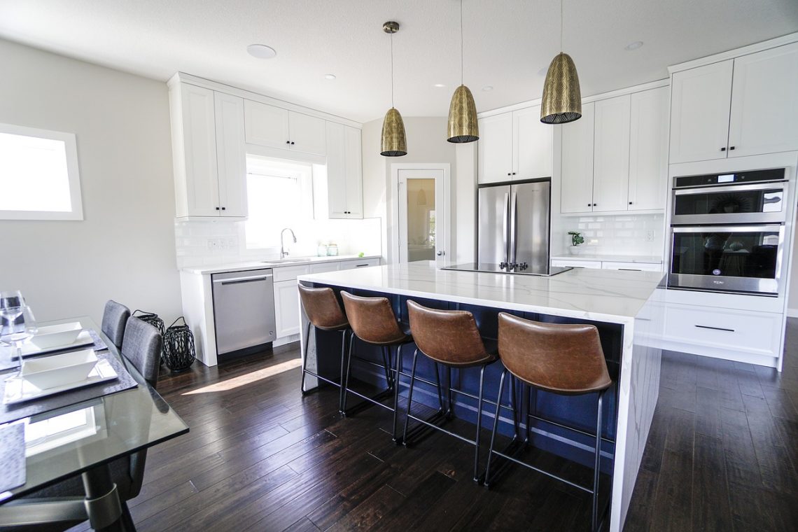 Spice up your small kitchen with these helpful design ideas. The Advantages Of A Modern Open Kitchen - HouseAffection