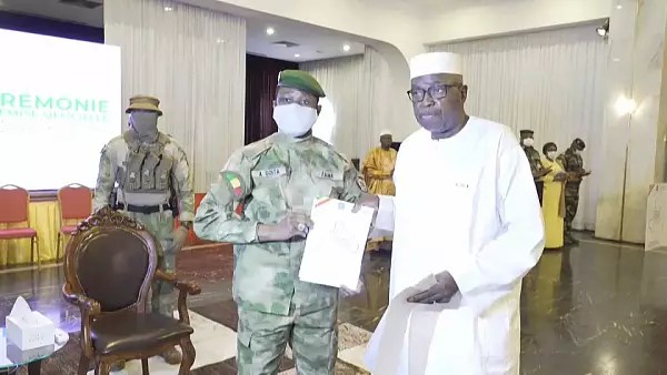 Mali’s Junta Leader Assimi Goita Receives Draft Constitution