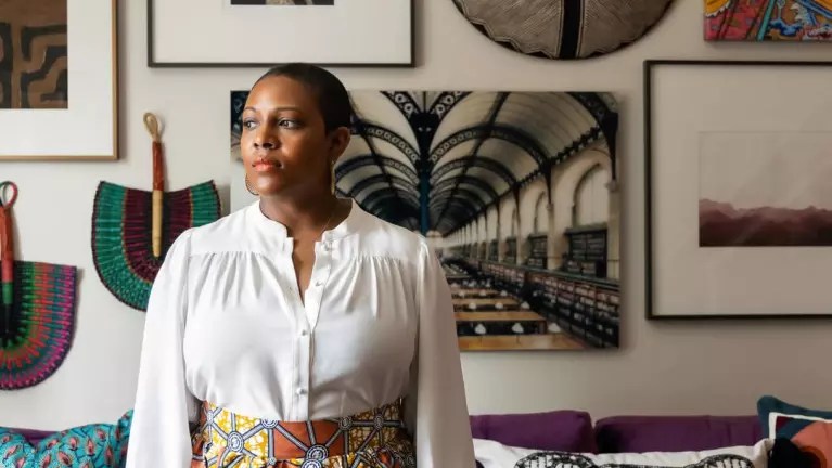 The Inspiring Story of Beth Smith, a Top Interior Designer Who Started as an Accountant