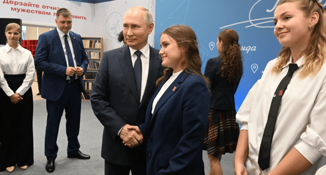 Russian Parents Send Children For Patriotic School Year