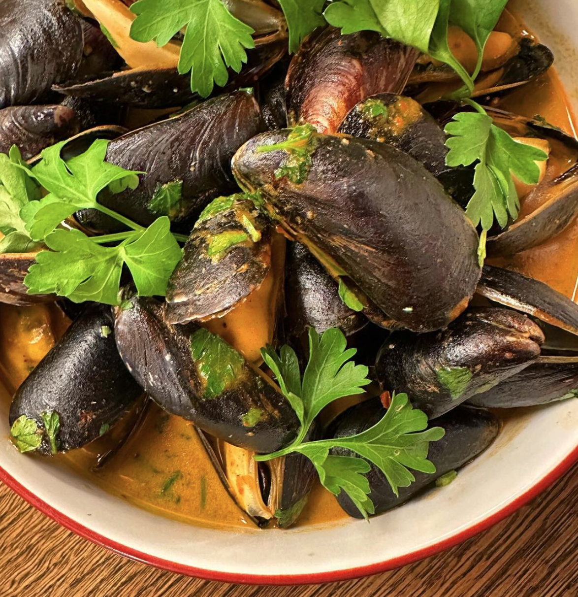 Muscles with chorizo broth