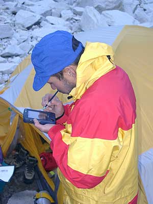 Мы предложили японцам отправить письмо домой через наш канал связи