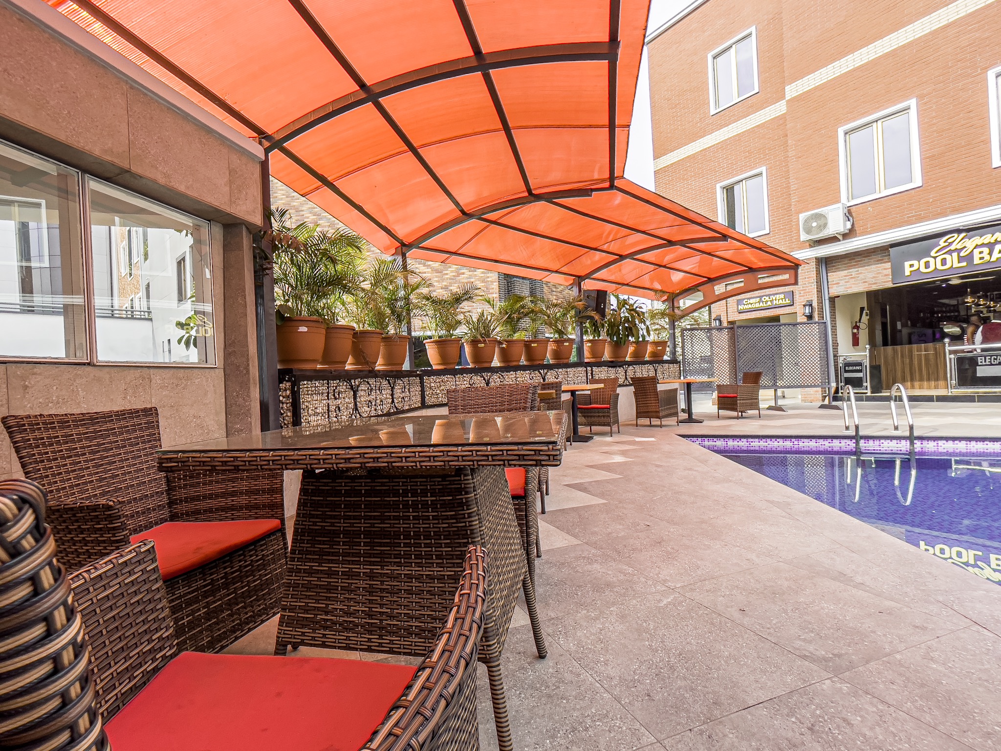 Rento Hotel - Pool Side