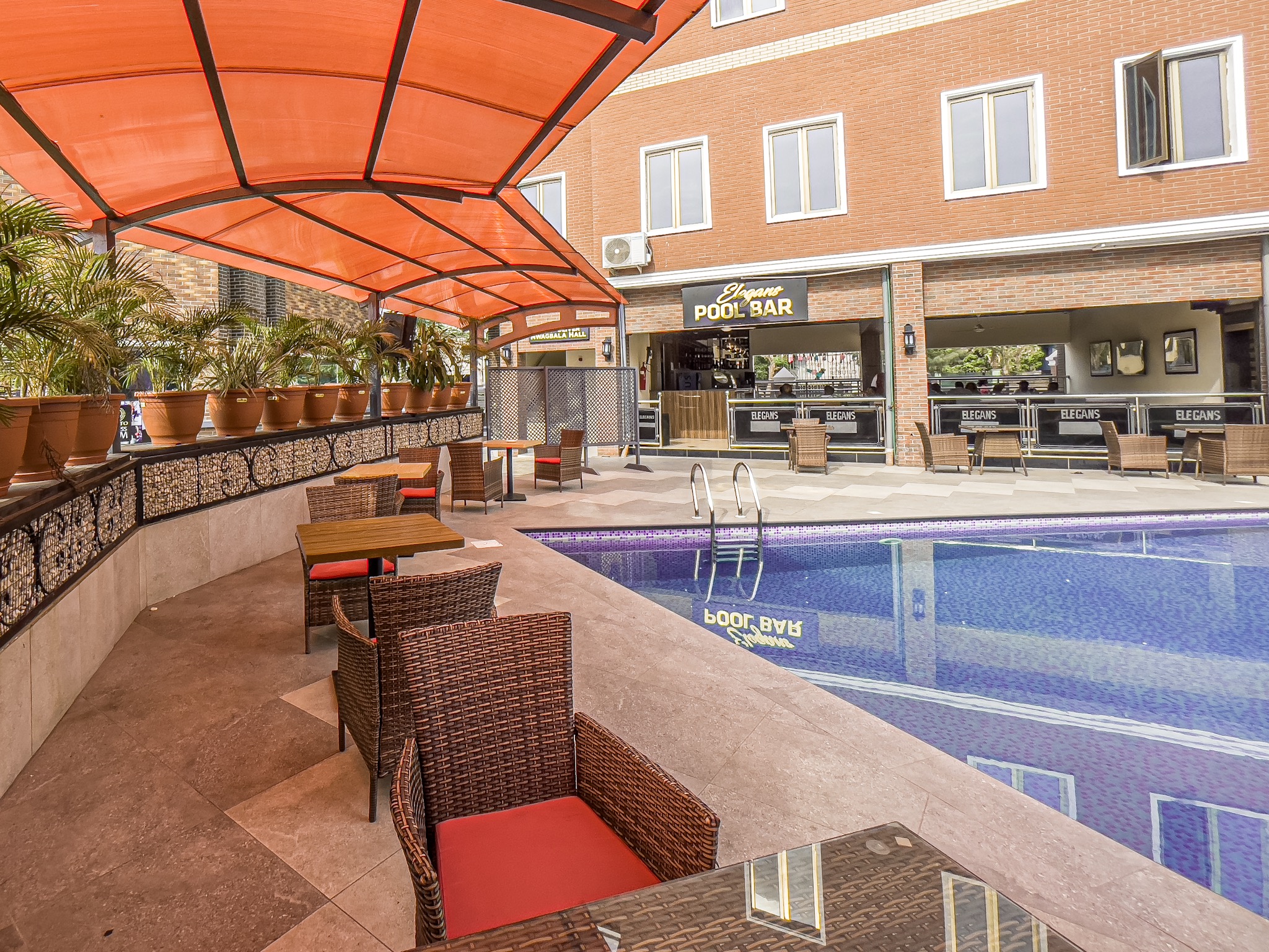 Rento Hotel - Pool Side