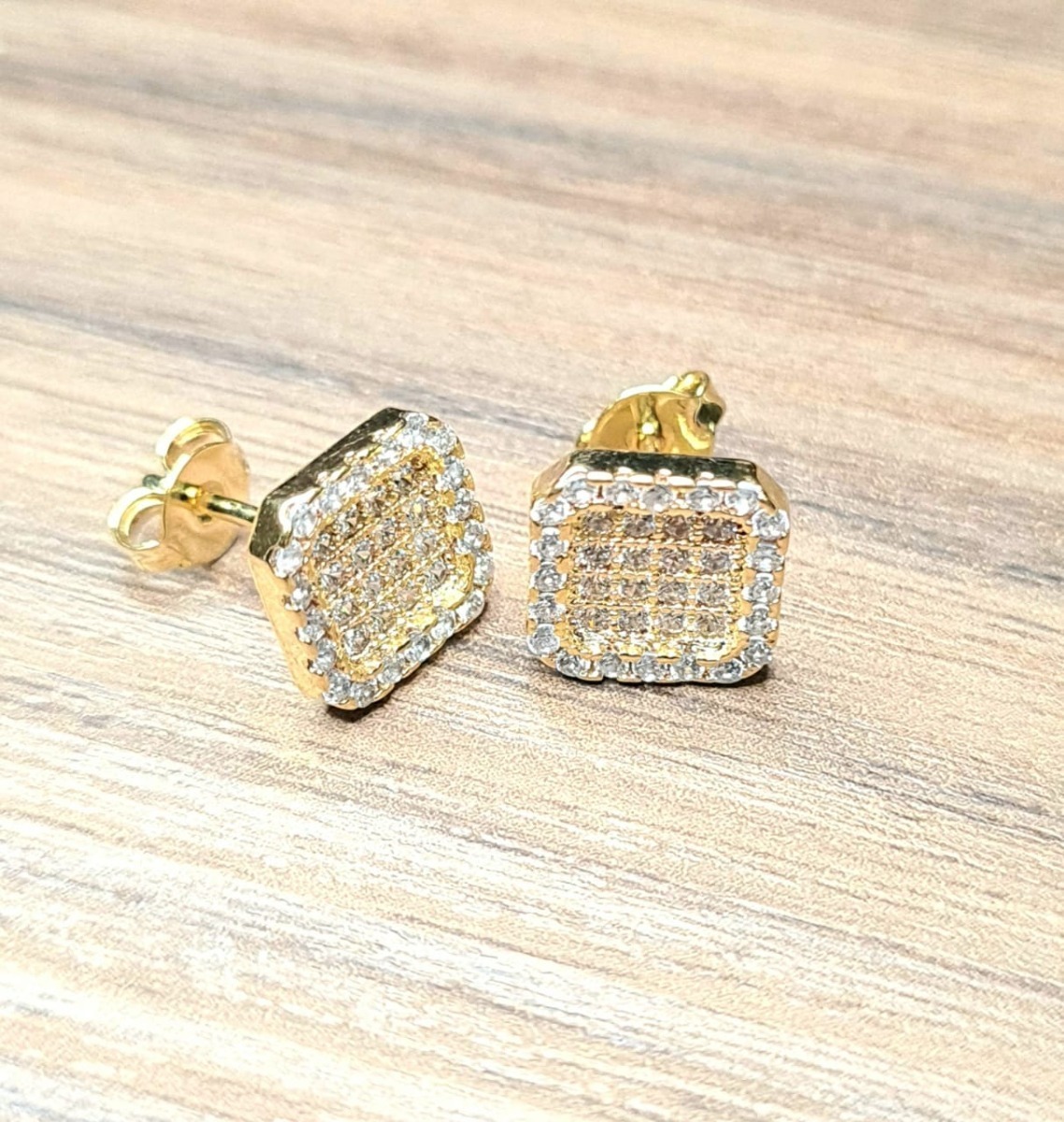 Brinco Masculino Quadrado Cravejado Zircônia Banhado A