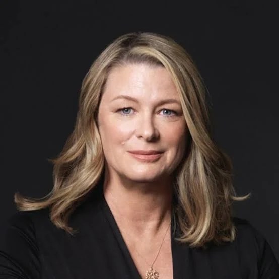 كريستين هانا (Kristin Hannah)، الروائية الامريكية المعروفة، تكتب عن عبدالله خليفة