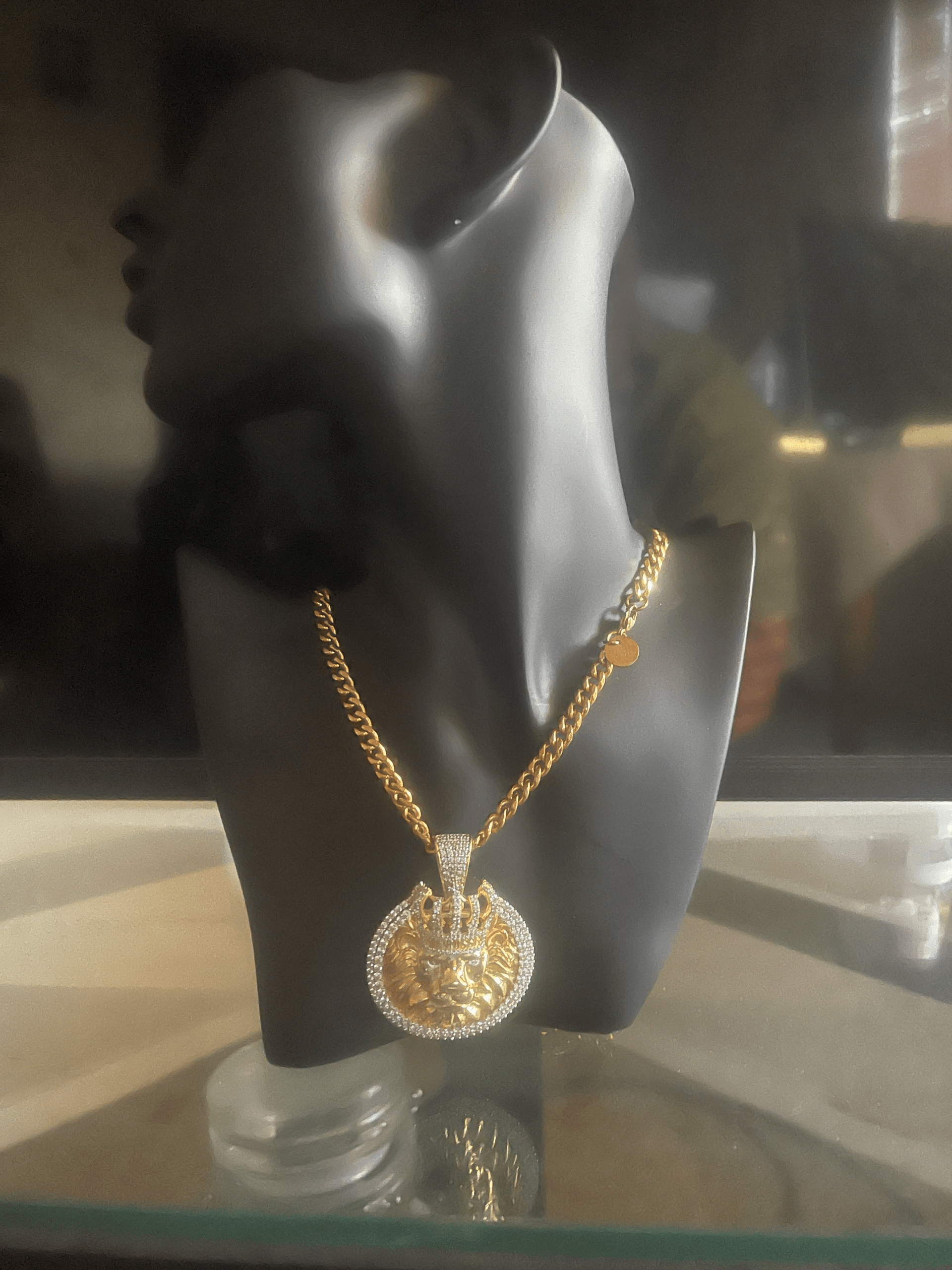 18K Gold lion Pendant ice out Medallion time to bling Beauitful & Beautiful Necklace includes