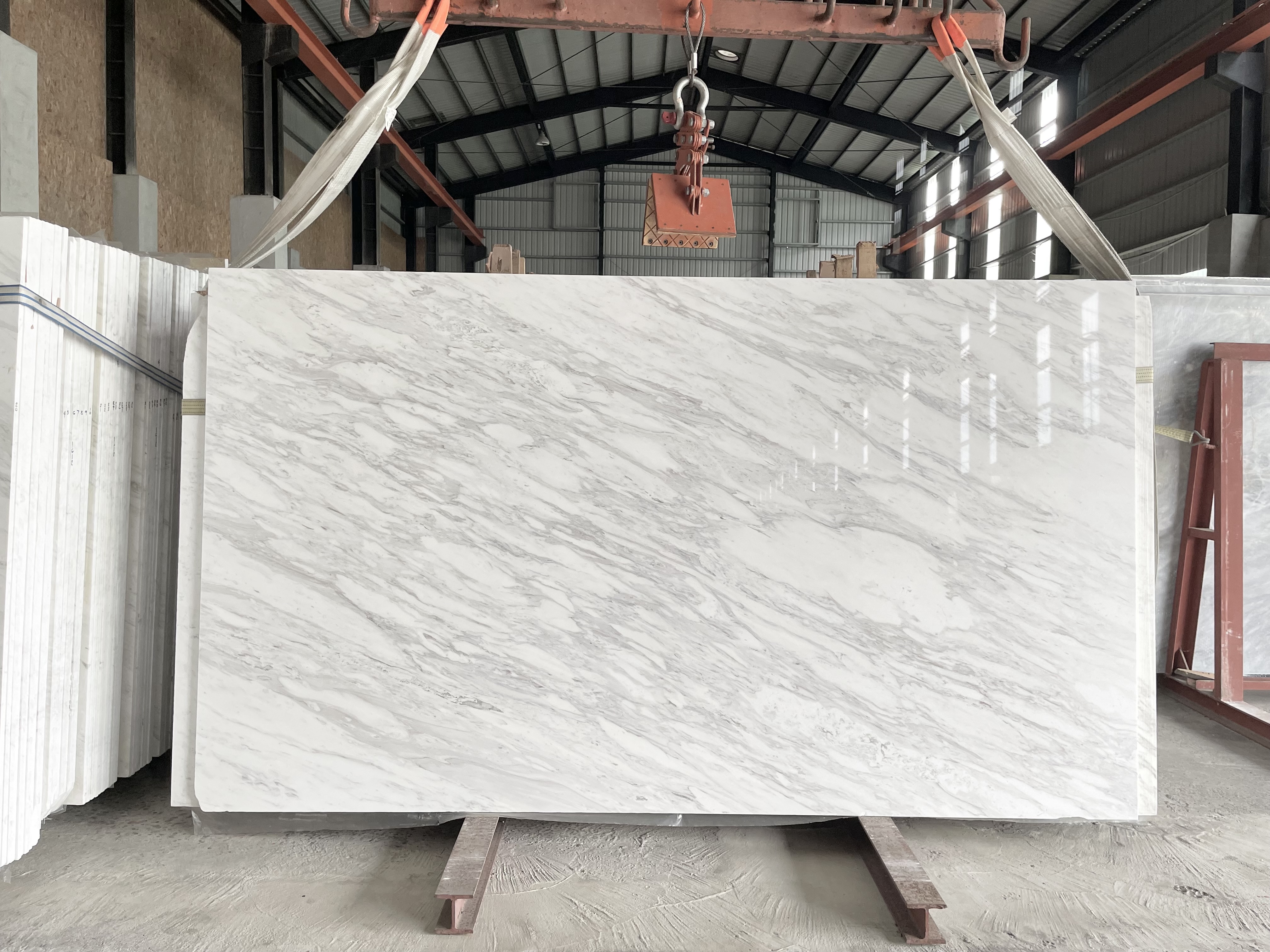 Huang Chi Stone煌奇石業｜花蓮大理石大剖廠：販售原石、石材大板白色