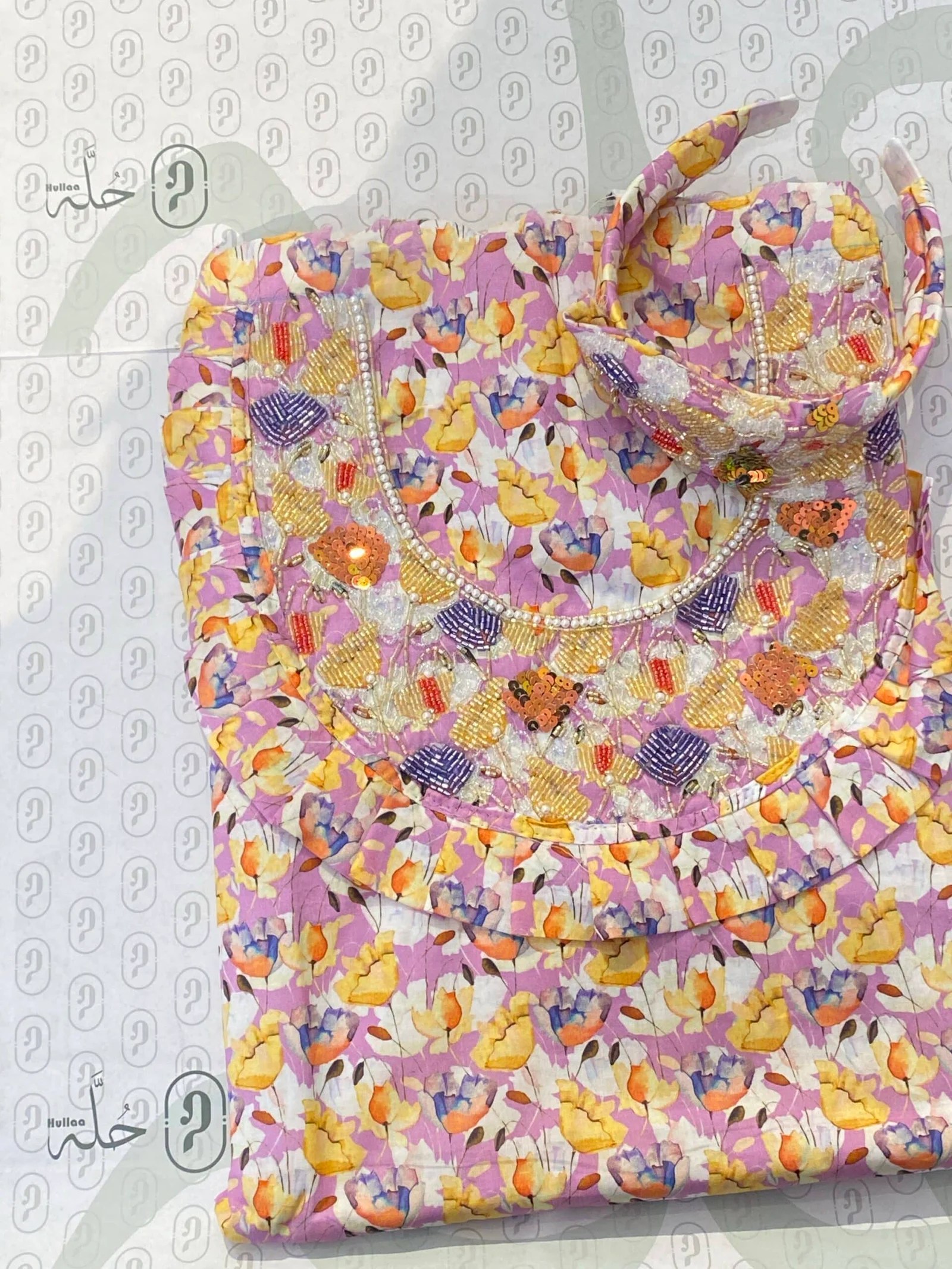 مخورة بنوتات مع تاج-C