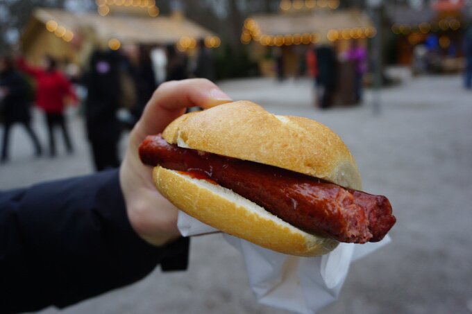 Eating a bratwurst like a local in Munich!