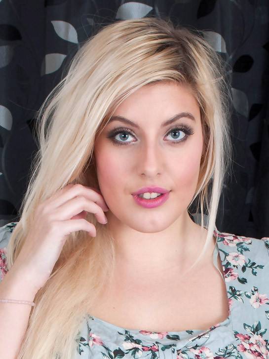 Ellie Roe Unleashed - Full Nude Gallery