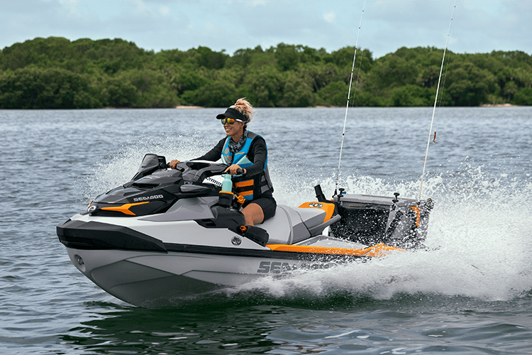 【2022シードゥ】FISH PROは3兄弟に。RXT-XとRXP-Xの新色トリプルブラックが超Cool !!｜2022 BRP Sea-Dooニューモデル速報