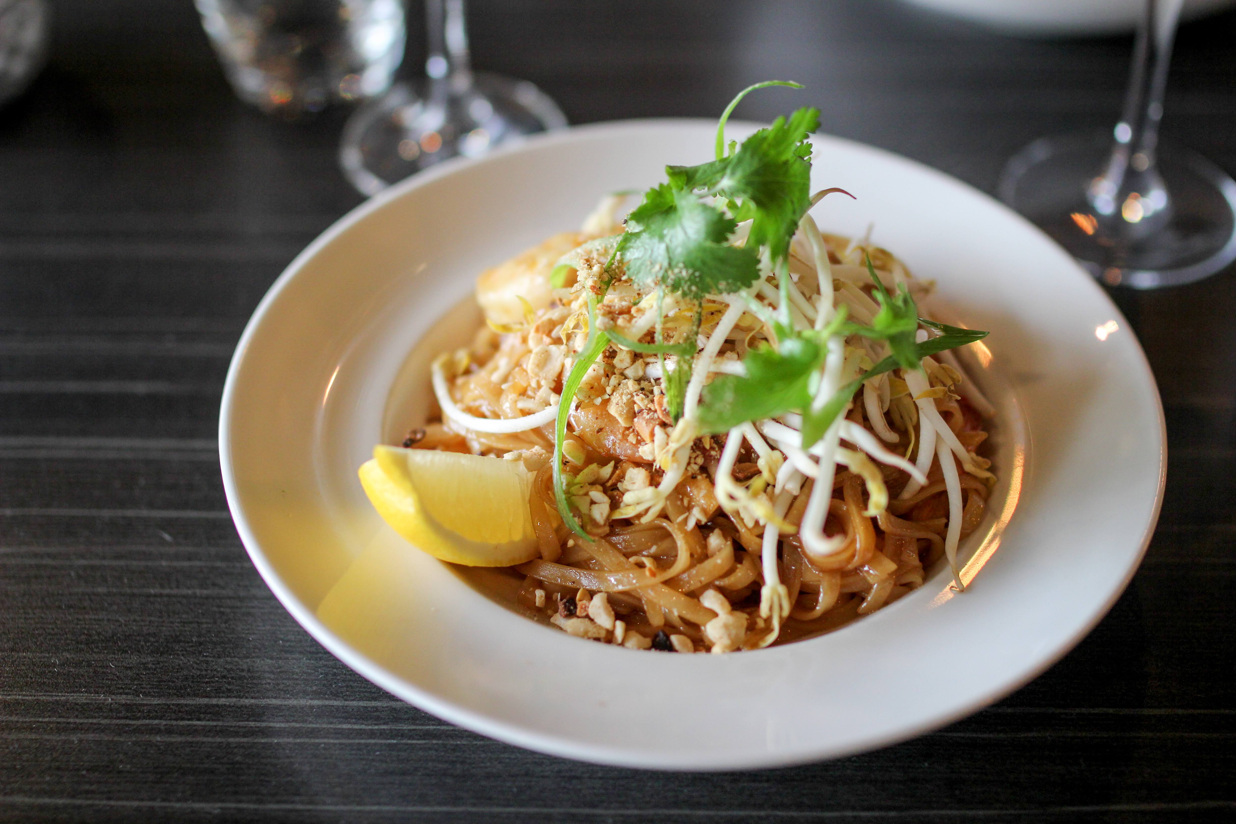 Pad thai rice noodles with chicken