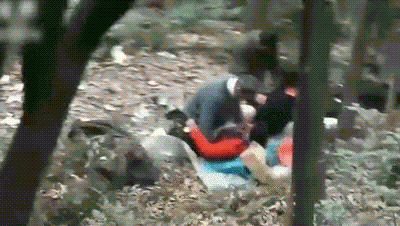 年过50性欲旺盛的大妈大叔在深山树林中泄欲此等年纪还玩群P,简直牛逼惨了! - 截图1
