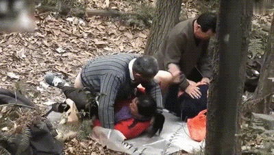 年过50性欲旺盛的大妈大叔在深山树林中泄欲此等年纪还玩群P,简直牛逼惨了! - 截图3