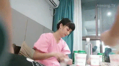 绿奴无脑绿王八带老婆去酒店穿着学生装，被猛男小哥暴肏！究极神尻多汁嫩鲍！ - 截图1