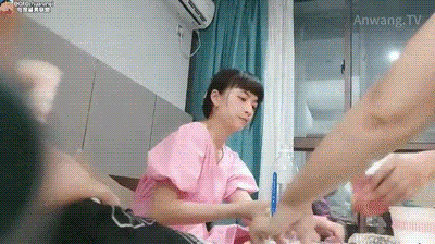 绿奴无脑绿王八带老婆去酒店穿着学生装，被猛男小哥暴肏！究极神尻多汁嫩鲍！ - 截图2