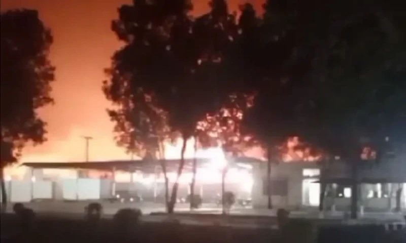 ملتان میں آتشزدگی: اوگرا غیر مجاز فیکٹریز کیخلاف ایکشن میں آگیا
