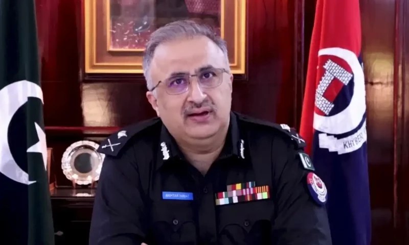 آئی جی خیبرپختونخوا اختر حیات گنڈا پور کو عہدے سے ہٹا دیا گیا
