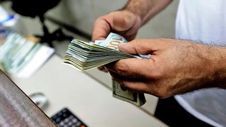 لوموند: إصلاحات لبنان المصرفية خطوة أولى نحو حل الأزمة المالية