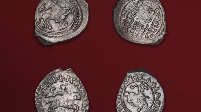 Hace 600 años, alguien escondió más de 2.600 monedas en medio de guerras y peste. Ha desvelado el poder oculto de una ciudad rusa 