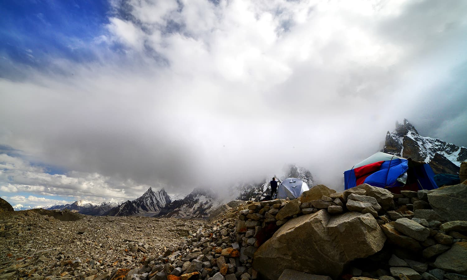 An Australian trekker gazing the approaching storm. ─ Photo by author
