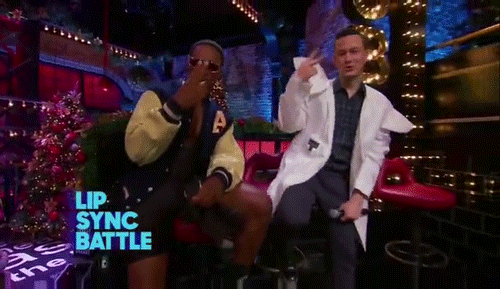 Starring seth rogen, joseph gordon levitt and anthony mackie, the cast of the night before. Not Surised Seth Rogen Knows The 2l2q Hand Gesture So Well Lol 2 Legit 2 Quit Joseph Gordon Levitt Gif On Gifer By Kawyn